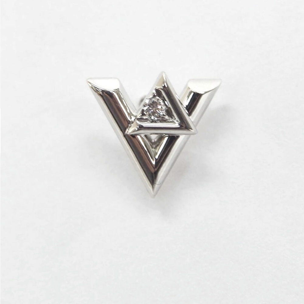 Louis Vuitton white gold with brilliant Diamond bolt earring